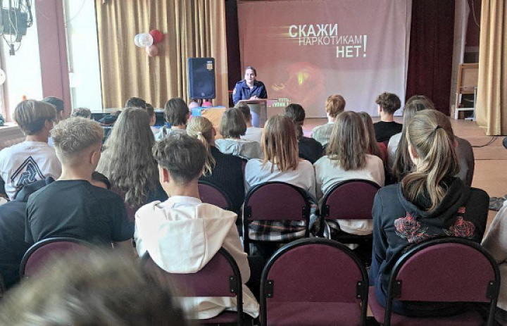 В районе Сокольники полицейские провели профилактическое мероприятие для старшеклассников