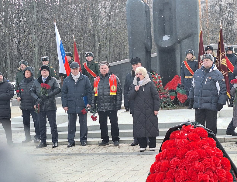 Новогиреевцы почтили память воинов-интернационалистов у памятника «Скорбящие матери»