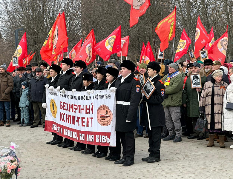 Новогиреевцы почтили память воинов-интернационалистов у памятника «Скорбящие матери»