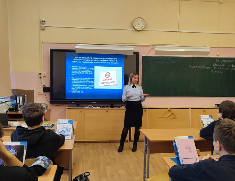 На востоке Москвы полицейские проводят лекции для подростков о вреде наркотиков