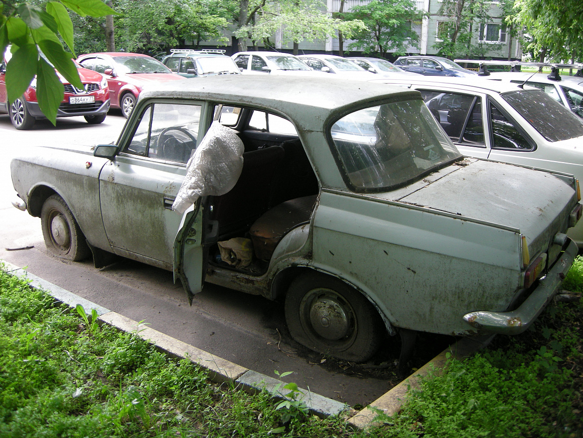 В ВАО продолжается работа по выявлению бесхозных автомашин