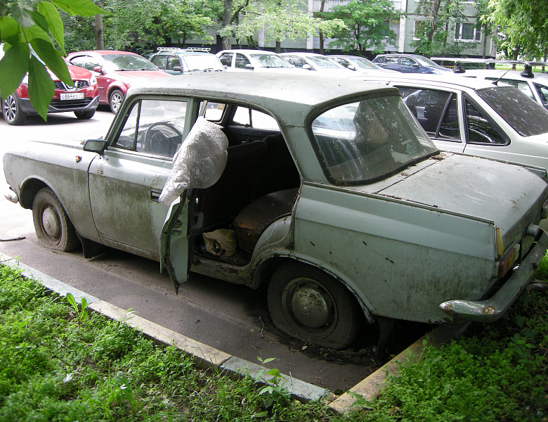 В ВАО продолжается работа по выявлению бесхозных автомашин