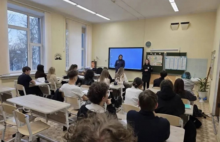 В районах Новокосино и Вешняки сотрудники полиции провели профилактические беседы со школьниками в рамках мероприятия «Подросток — семья»