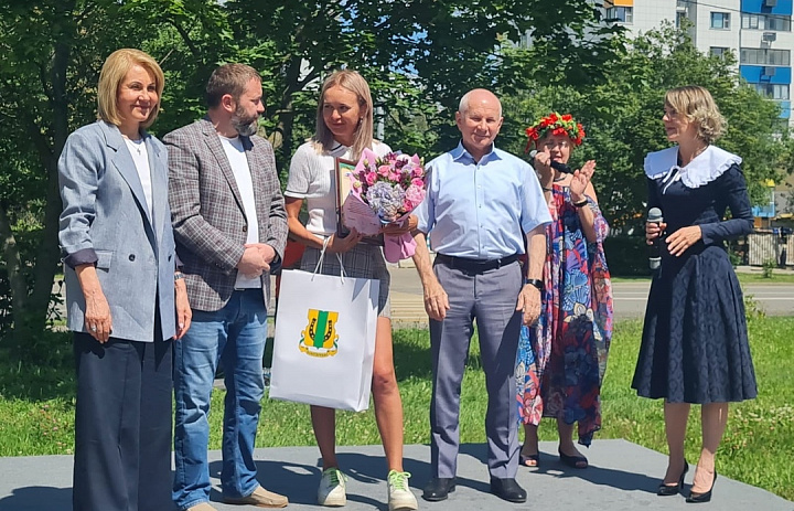 Новогиреевские депутаты организовали для жителей района праздник в честь Дня семьи, любви и верности