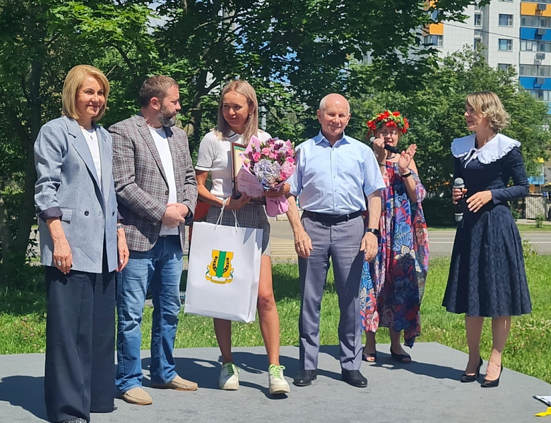 Новогиреевские депутаты организовали для жителей района праздник в честь Дня семьи, любви и верности