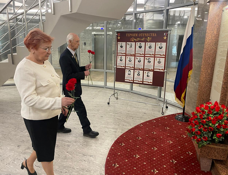 Накануне празднования Дня защитника Отечества ветераны УВД по ВАО почтили память павших