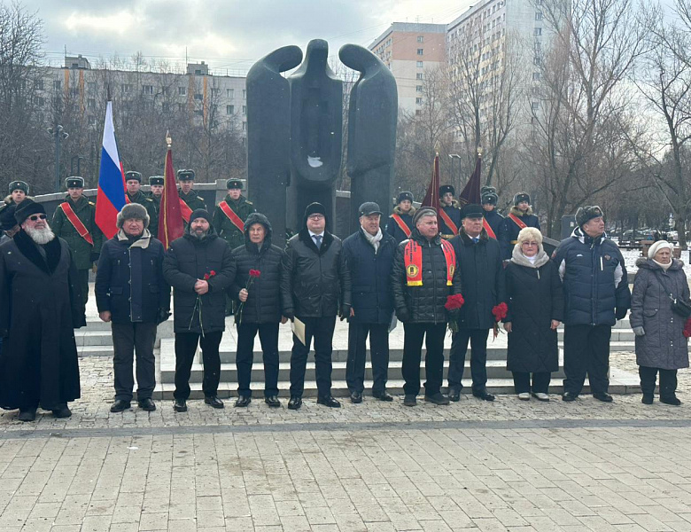 Новогиреевцы почтили память воинов-интернационалистов у памятника «Скорбящие матери»