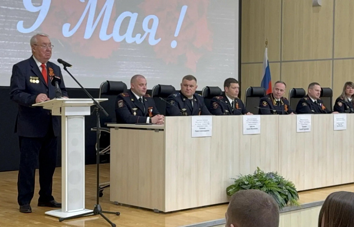 Полицейские Восточного округа чествовали ветерана-блокадника Вадима Верковского