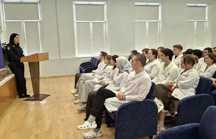 Полицейские по району Перово г. Москвы провели профилактическое мероприятие в виде беседы для студентов колледжа
