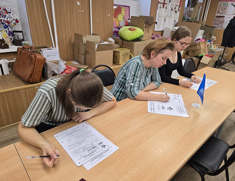 Новогиреевские депутаты стали участниками акции «Диктант Победы»