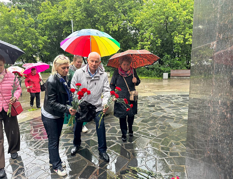 Новогиреевцы провели митинг накануне Дня памяти и скорби