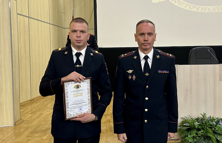 Начальник УВД по ВАО поздравил сотрудников патрульно-постовой службы полиции с профессиональным праздником