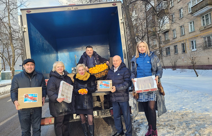 Глава МО Новогиреево Владимир Чикунов и муниципальные депутаты подарили новогодний праздник детям из Курской области
