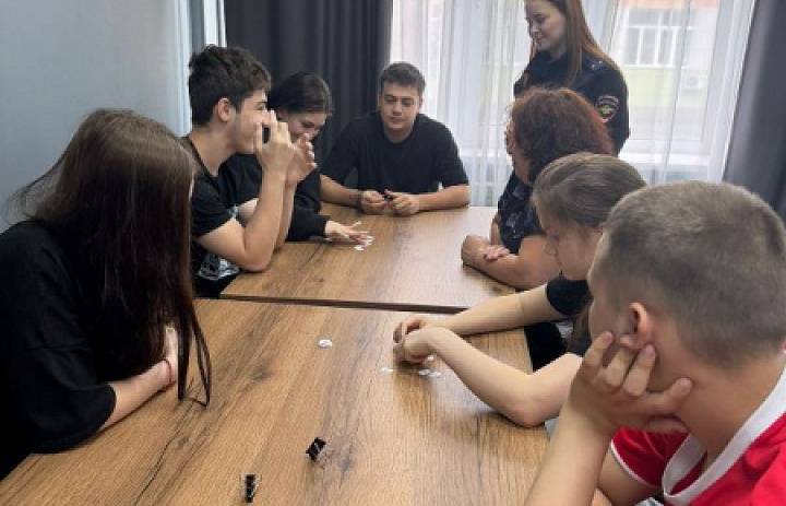 Полицейские на востоке столицы провели профилактическую беседу с воспитанниками ГБУ ЦССВ «Радуга»