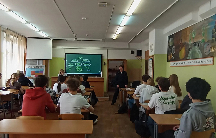 В «Школе Ломоносова» прошел урок кибербезопасности от сотрудников полиции