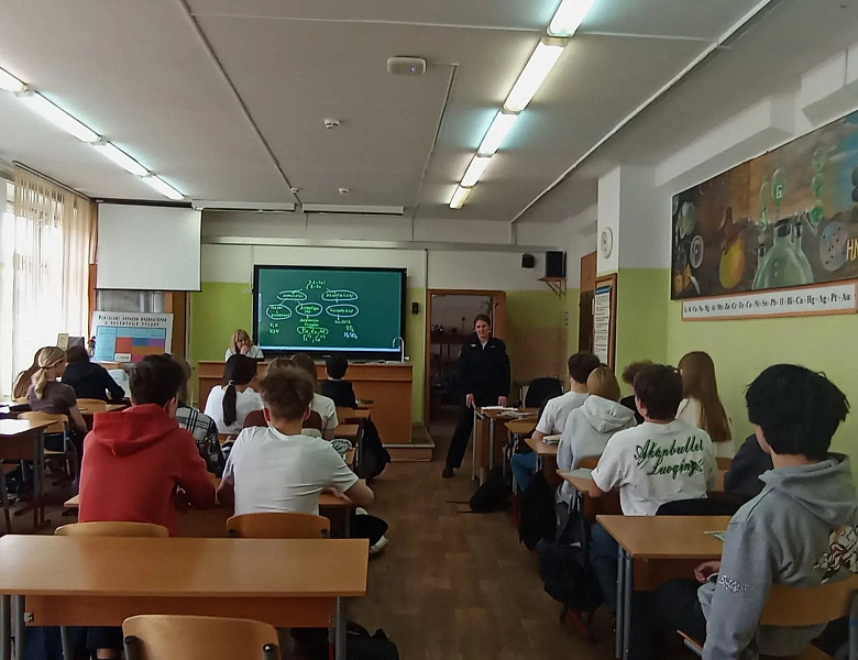 В «Школе Ломоносова» прошел урок кибербезопасности от сотрудников полиции