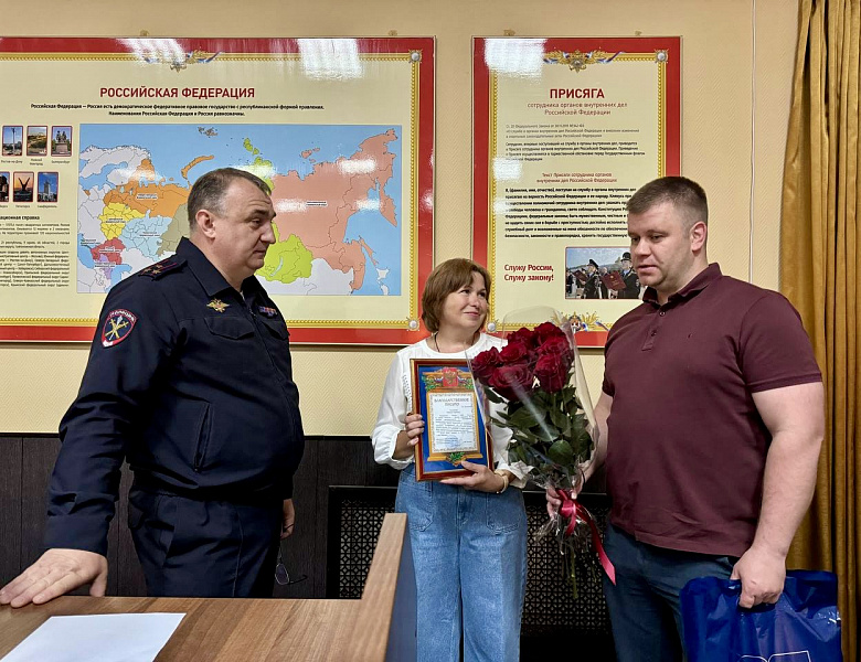 Начальник ОМВД России по району Гольяново отметил благодарностью поступок москвички, оказавшей помощь девушке на Щелковском шоссе