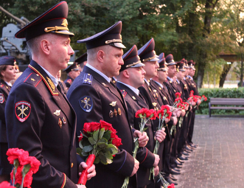 Сотрудники полиции Восточного округа зажгли «Свечи памяти» в 85-ю годовщину начала Великой Отечественной войны