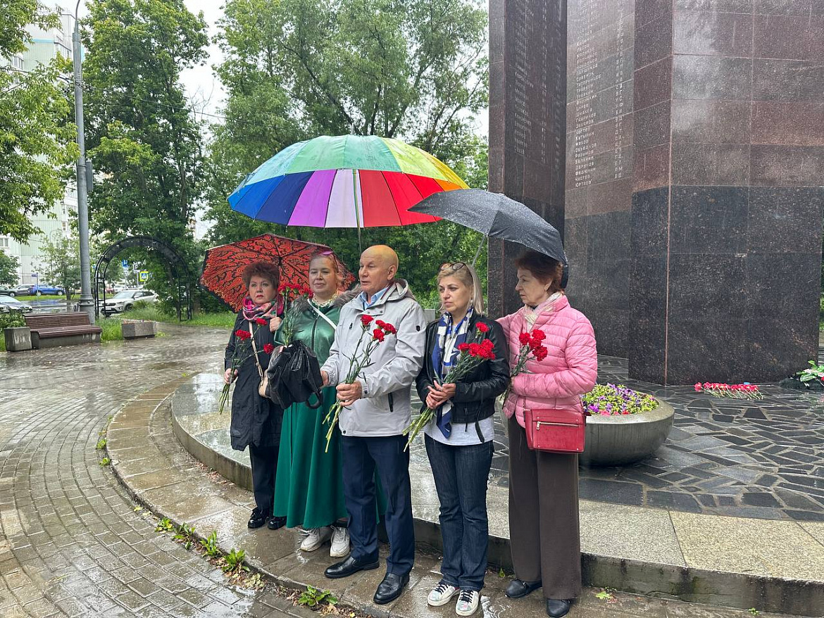 Новогиреевцы провели митинг накануне Дня памяти и скорби