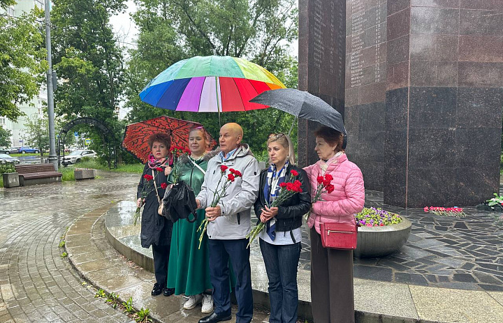Новогиреевцы провели митинг накануне Дня памяти и скорби