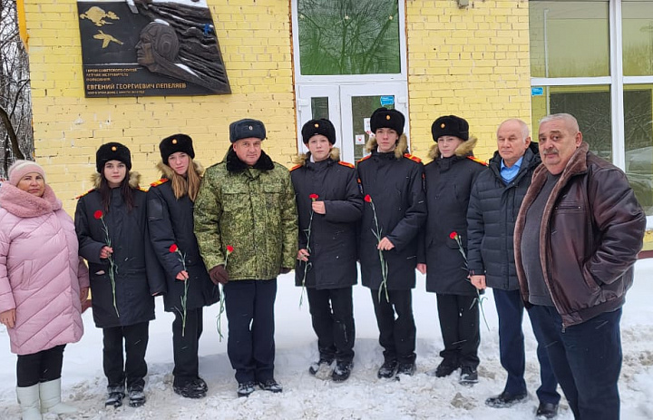 Накануне годовщины Битвы за Москву  новогиреевцы почтили память героев Великой Отечественной войны