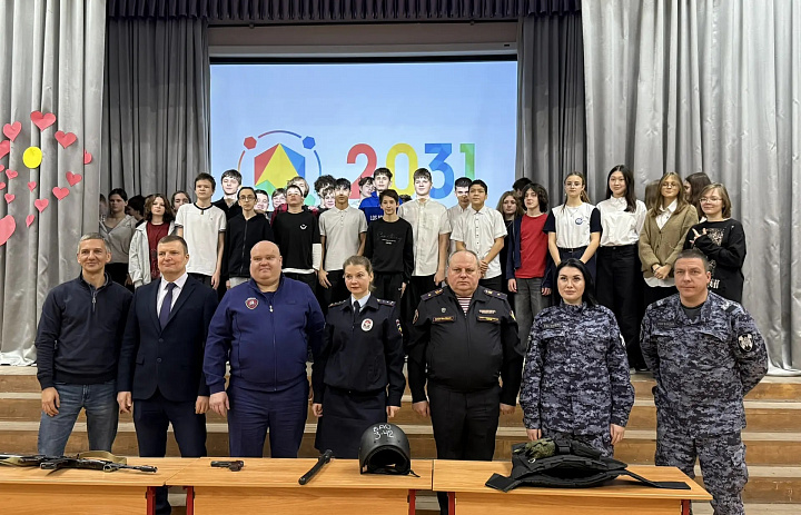 В ГБОУ Школа № 2031 прошел «Урок Мужества» с участием полиции представителей Росгвардии, и Мосбезопасности. 